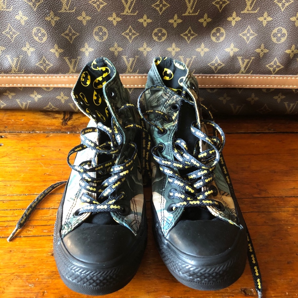 DC Comics Chuck Taylor - Picture 2 of 5